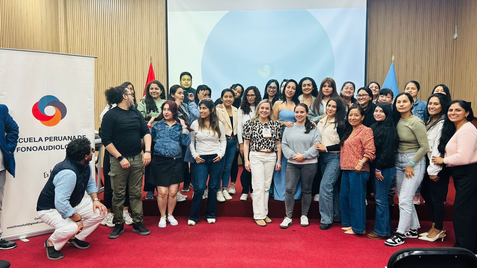 Carolina Henríquez - Especialista en Neurorehabilitación presentando en conferencia internacional