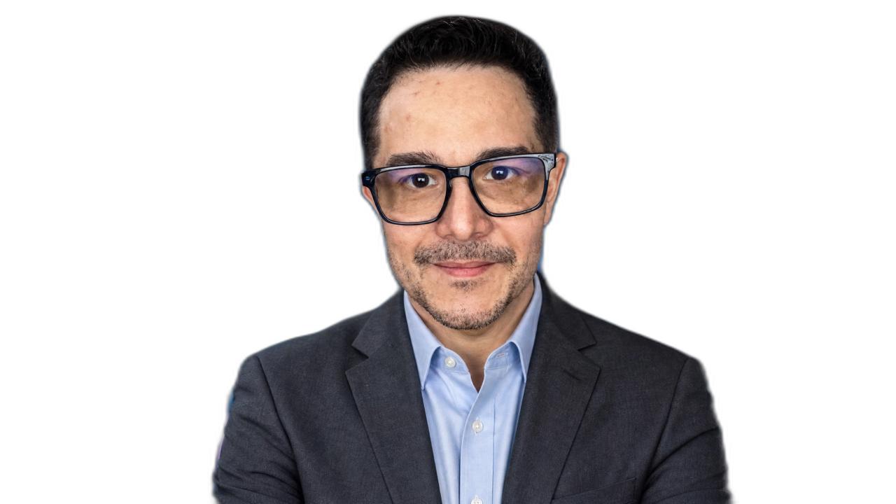 Flgo. Carlos Charone Jr. — Referente Internacional en Neurofotobiomodulación